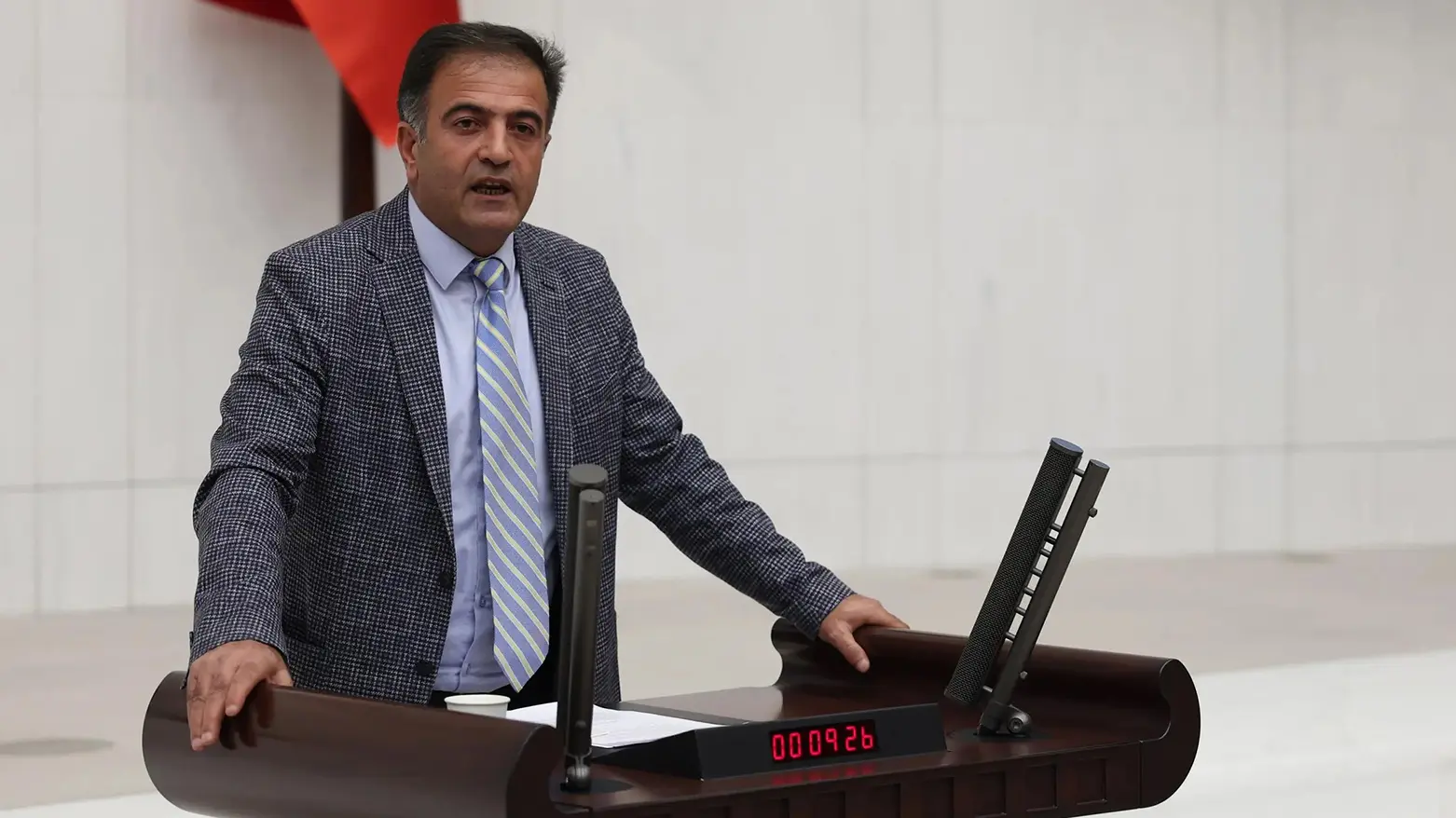 Mehmet Kamaç: Qedexekirina Kurdî di mizgeftan de dijberiya li hemberî  nasnameya Kurd e