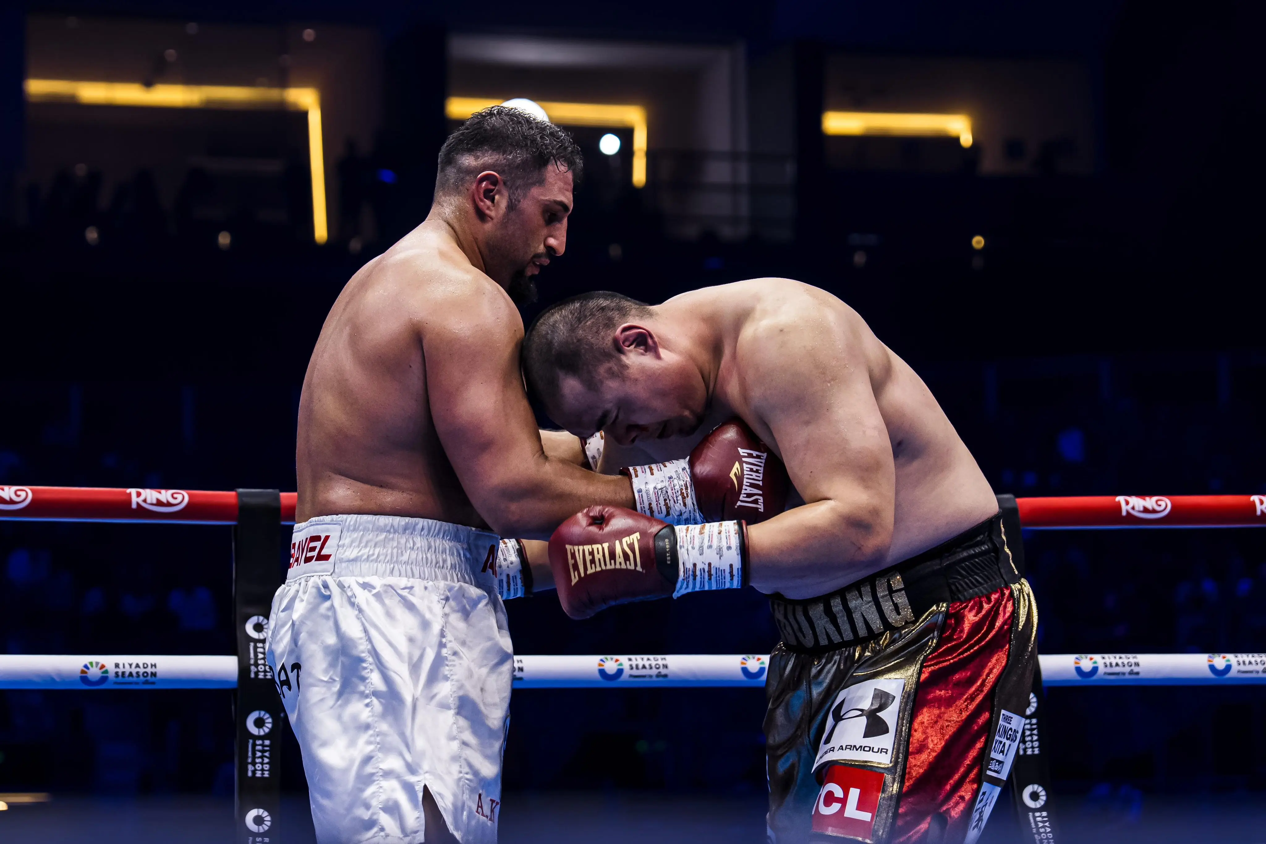 Agit Kabayel, WBC geçici ağır sıklet şampiyonu oldu! Çinli rakibi Zheili  Zhang'ı nakavt etti | Türkiye Gazetesi