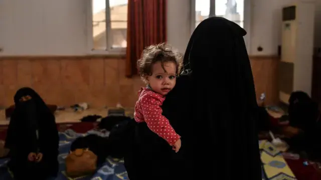 Irak: IŞİD militanlarıyla evli 300 Türkiye vatandaşı kadın sınır dışı edilecek - BBC News Türkçe