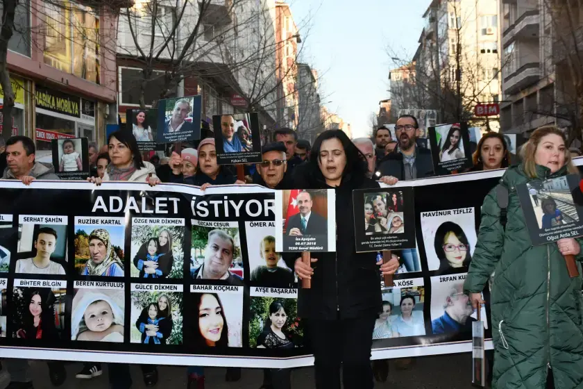 Çorlu tren katliamı davası 29 Şubat'a ertelendi | 'Cinayet düzenini besleyenle, failleri saklayan aynı irade' - Evrensel