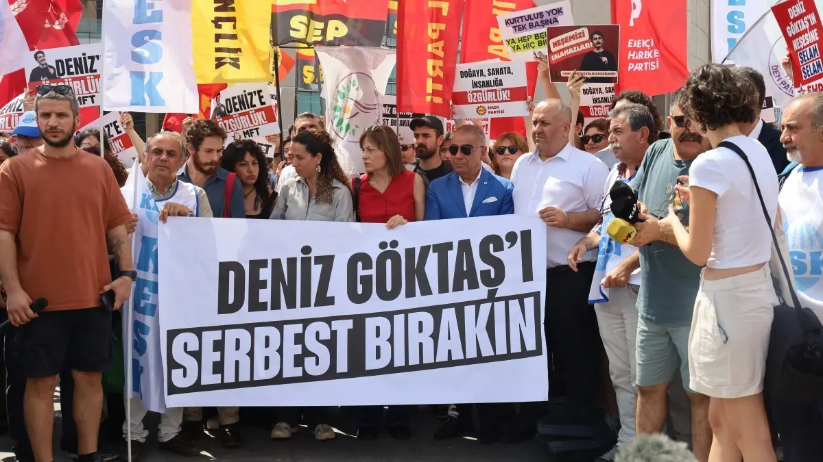 Komedyen Deniz Göktaş için adliye önünde destek: Özgürlük damarını temsil ediyor - Özgür Manşet