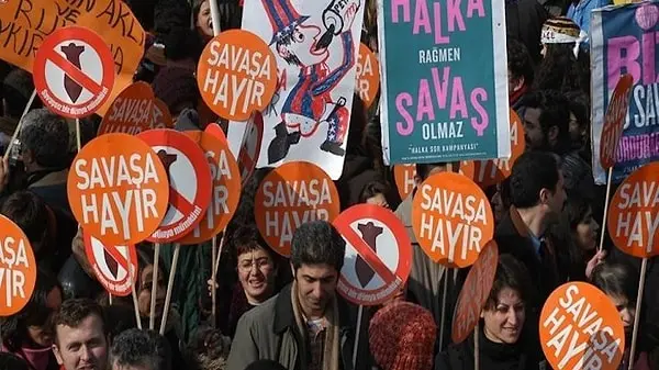 İstanbul Valiliği 'Savaşa Hayır' Demeyi 10 Gün Boyunca Yasakladı - Onedio