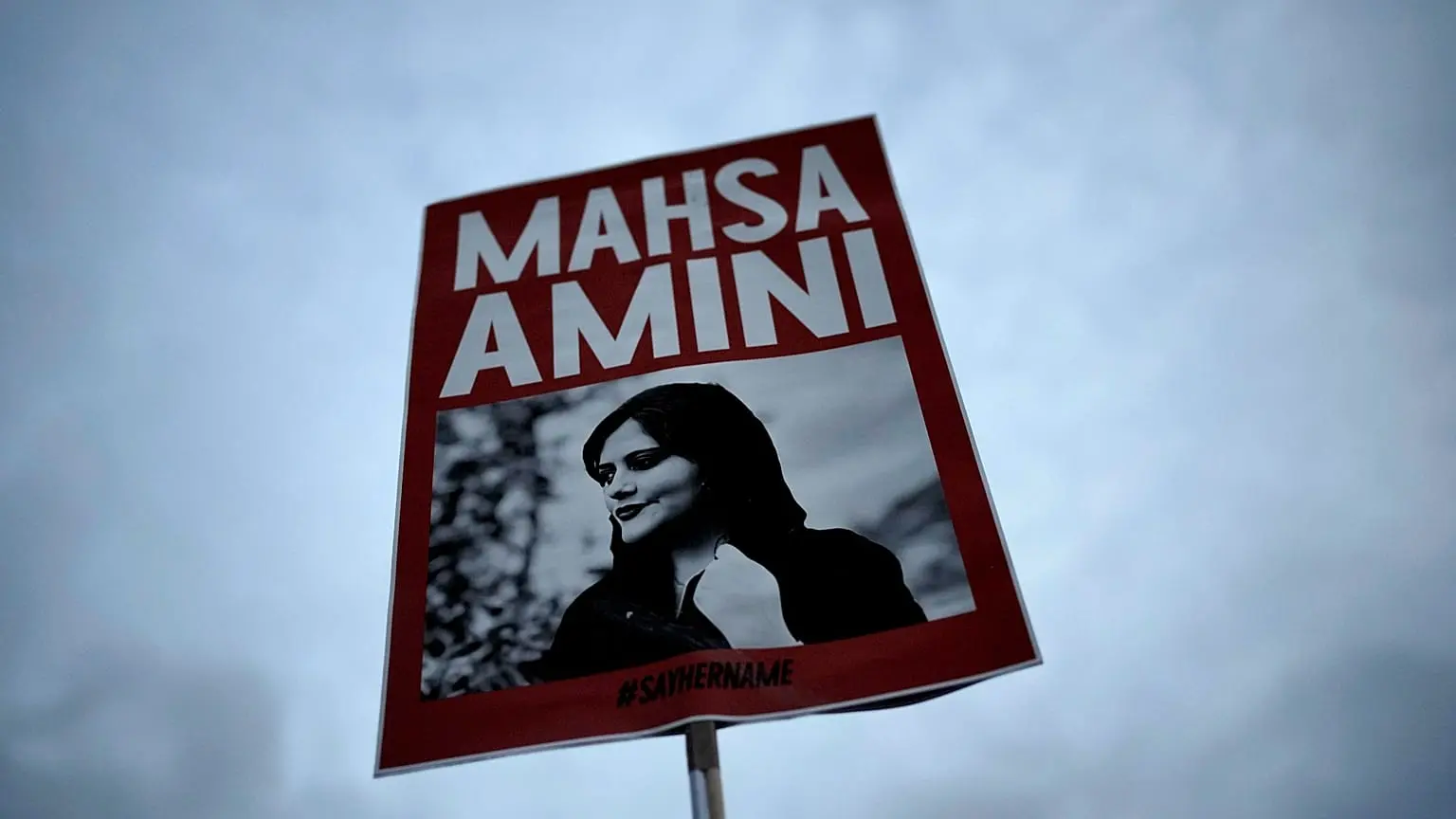 İran'da gözaltına alındıktan sonra ölen Mahsa Amini'nin adlı tıp raporu ne diyor? | Euronews