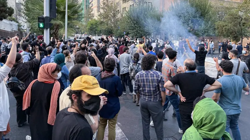 İran'da Mahsa Amini için protestolar sürüyor: 5 gösterici öldürüldü