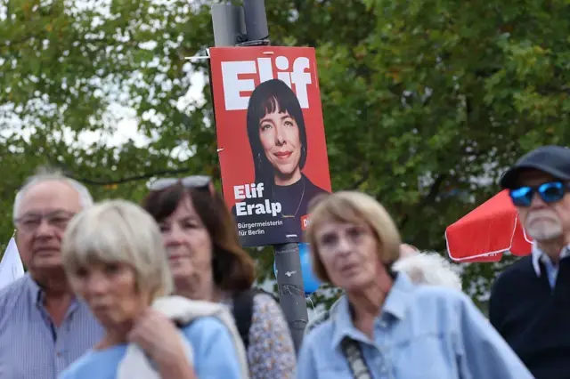 Berlin'de seçimleri kazanan Sol Parti'nin başbakan adayı Elif Eralp - BBC News Türkçe