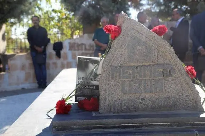 Mehmed Uzun mezarı başında anıldı - Evrensel